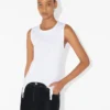 Camiseta sin mangas con liguero en blanco Camiseta sin mangas con liguero en blanco