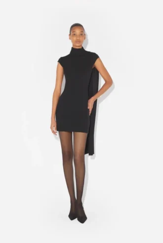 El vestido cónico corto de pantalones cortos