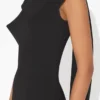 El vestido cónico corto de pantalones cortos