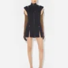 El vestido corto de mezclilla con abertura