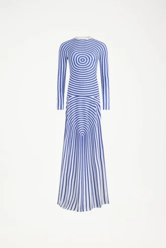 El vestido largo azul con estampado de dianas