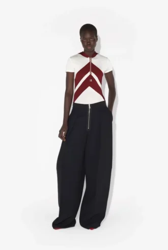 La camiseta blanca con Chevrons La camiseta blanca con Chevrons