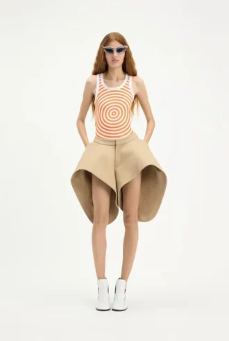 La camiseta sin mangas naranja con estampado «Target»