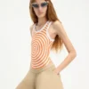 La camiseta sin mangas naranja con estampado «Target» La camiseta sin mangas naranja con estampado «Target»