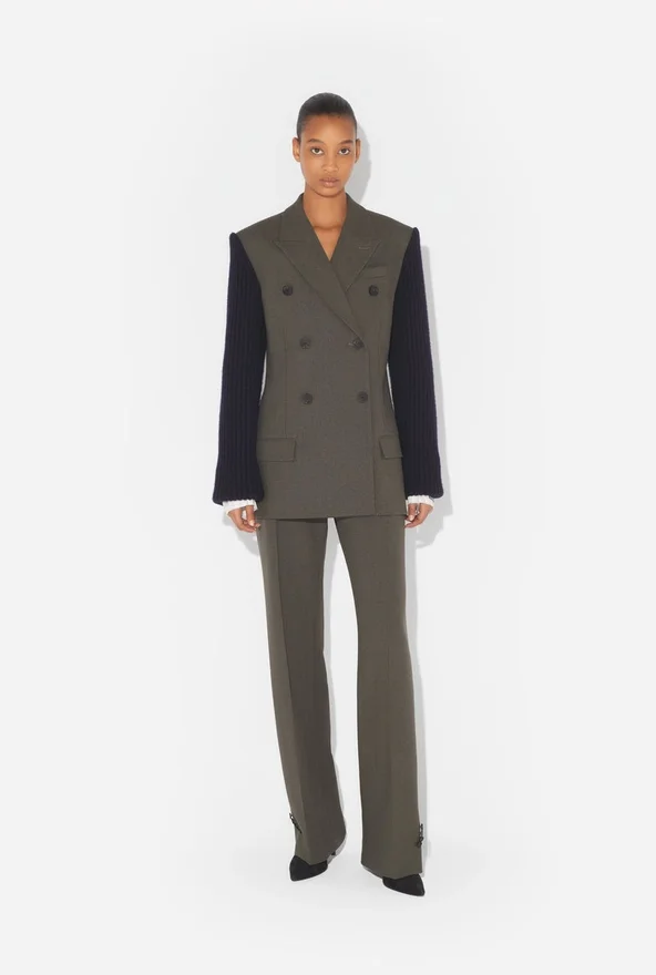 La chaqueta de traje bimaterial La chaqueta de traje bimaterial