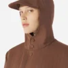 La chaqueta de traje con capucha y rayas diplomáticas La chaqueta de traje con capucha y rayas diplomáticas