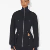 La chaqueta vaquera con aberturas La chaqueta vaquera con aberturas