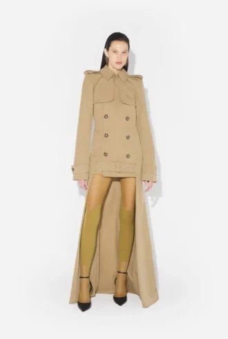La gabardina con aberturas La gabardina con aberturas