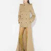 La gabardina con aberturas La gabardina con aberturas