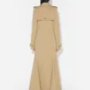 La gabardina con aberturas La gabardina con aberturas