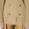 La gabardina con aberturas La gabardina con aberturas
