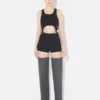 Los pantalones cortos negros con liguero Los pantalones cortos negros con liguero
