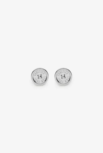 Los pendientes con forma de botón