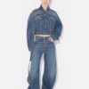 Los vaqueros de denim azul con correa Los vaqueros de denim azul con correa