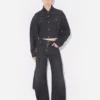 La chaqueta de denim negro con tiras La chaqueta de denim negro con tiras