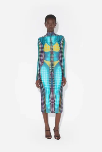 Reedición: vestido con estampado de lunares azules