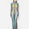 Reedición: vestido largo con estampado de lunares azules